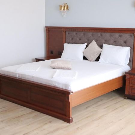 Hotel Restaurant Elite Szörényvár Kültér fotó