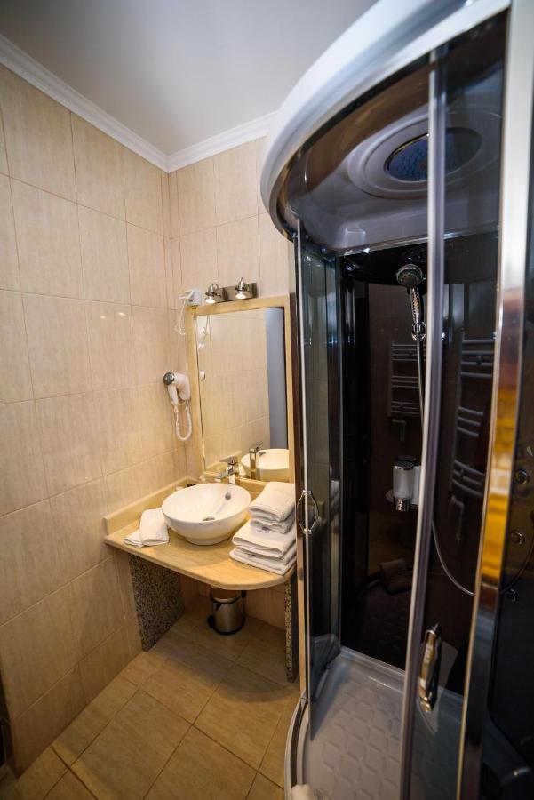 Hotel Restaurant Elite Szörényvár Kültér fotó