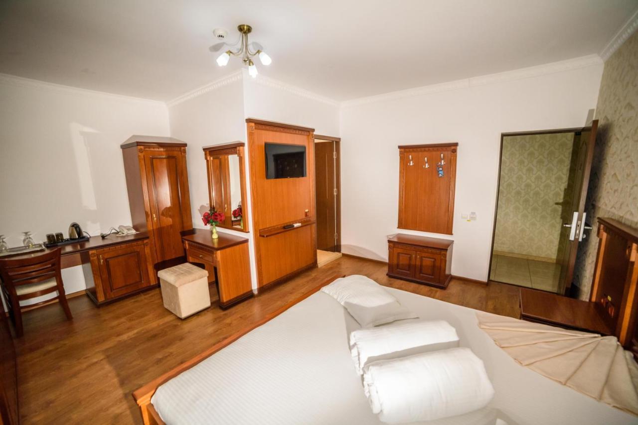 Hotel Restaurant Elite Szörényvár Kültér fotó