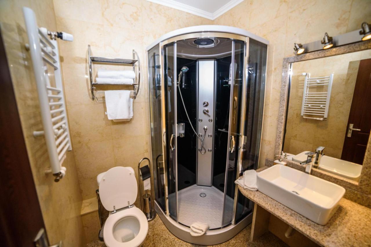 Hotel Restaurant Elite Szörényvár Kültér fotó