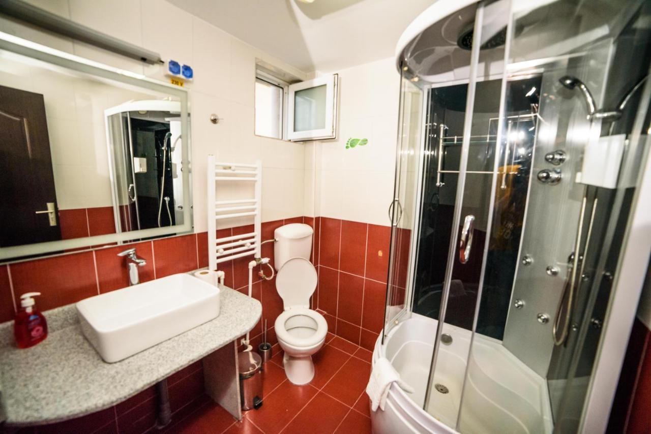 Hotel Restaurant Elite Szörényvár Kültér fotó