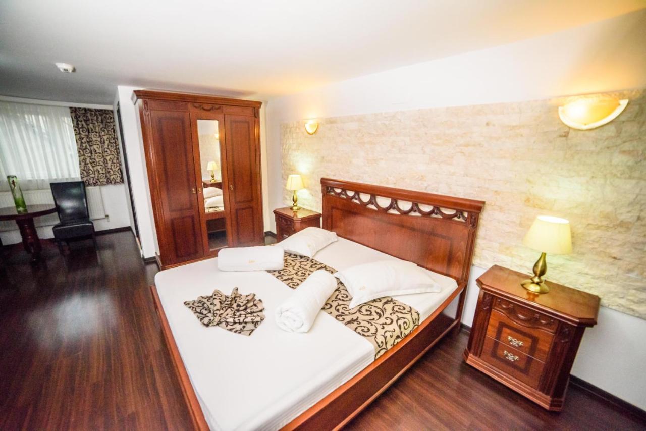 Hotel Restaurant Elite Szörényvár Kültér fotó