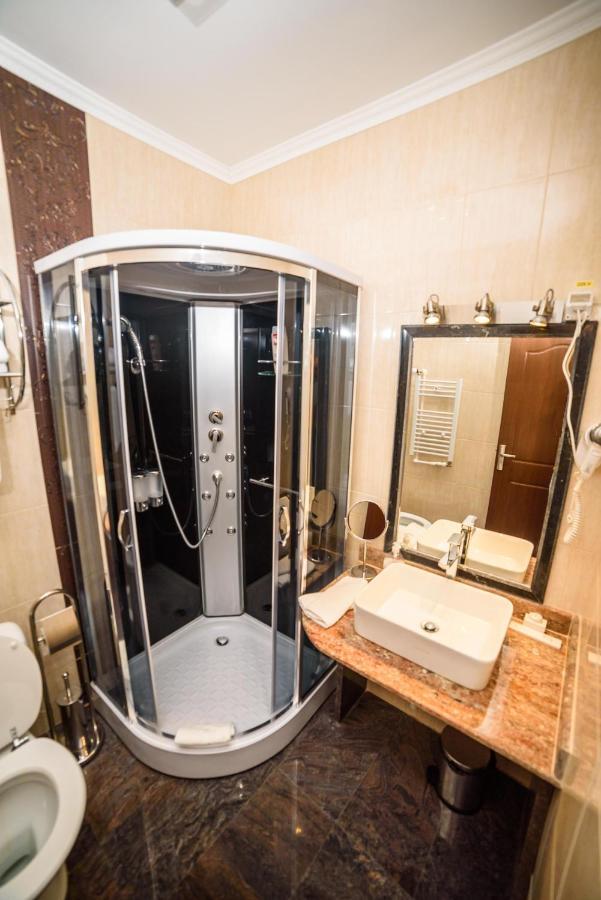 Hotel Restaurant Elite Szörényvár Kültér fotó