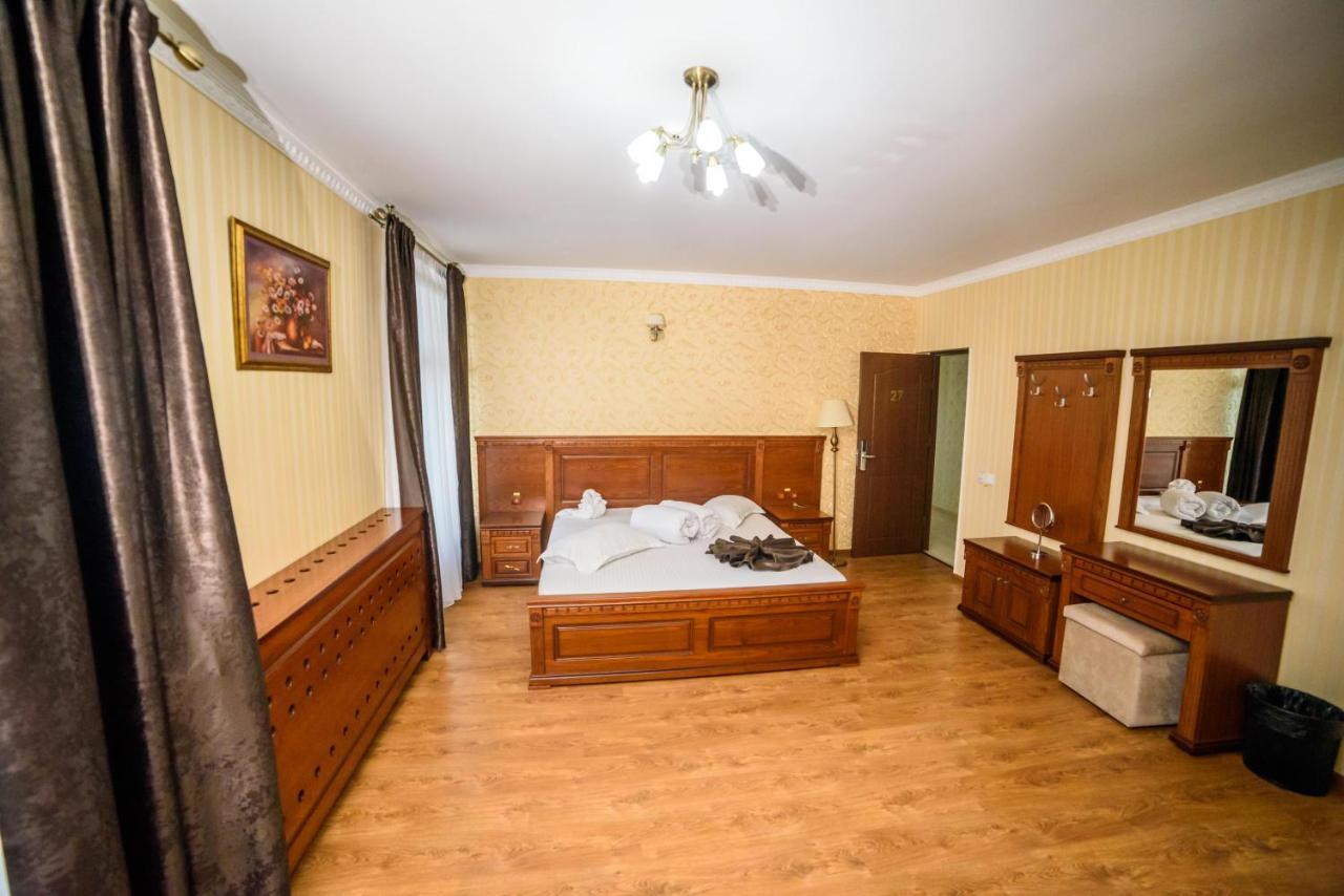 Hotel Restaurant Elite Szörényvár Kültér fotó
