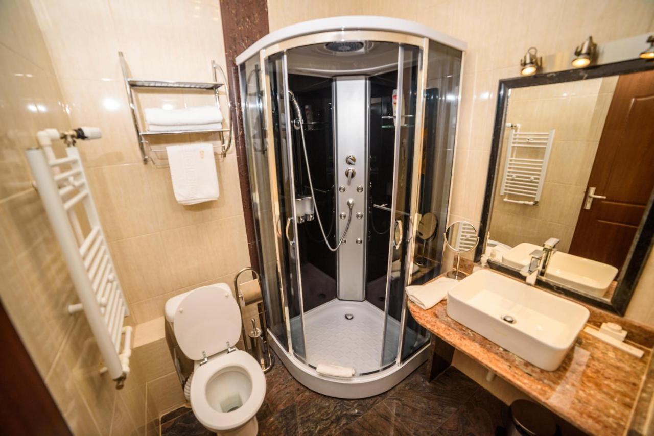 Hotel Restaurant Elite Szörényvár Kültér fotó
