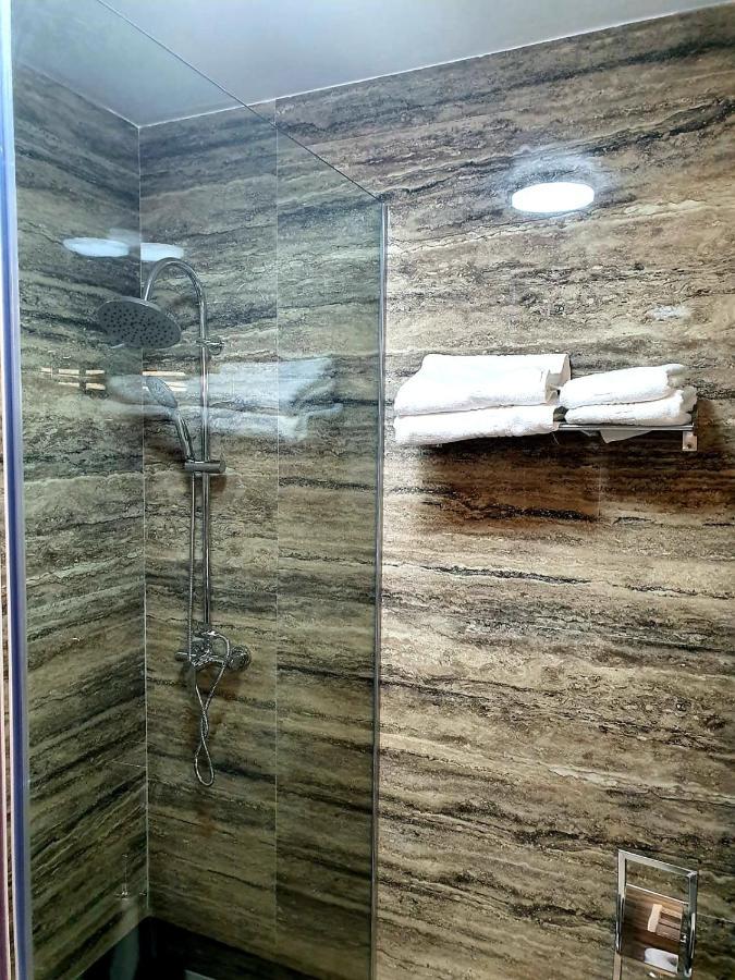 Hotel Restaurant Elite Szörényvár Kültér fotó