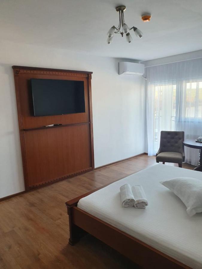 Hotel Restaurant Elite Szörényvár Kültér fotó