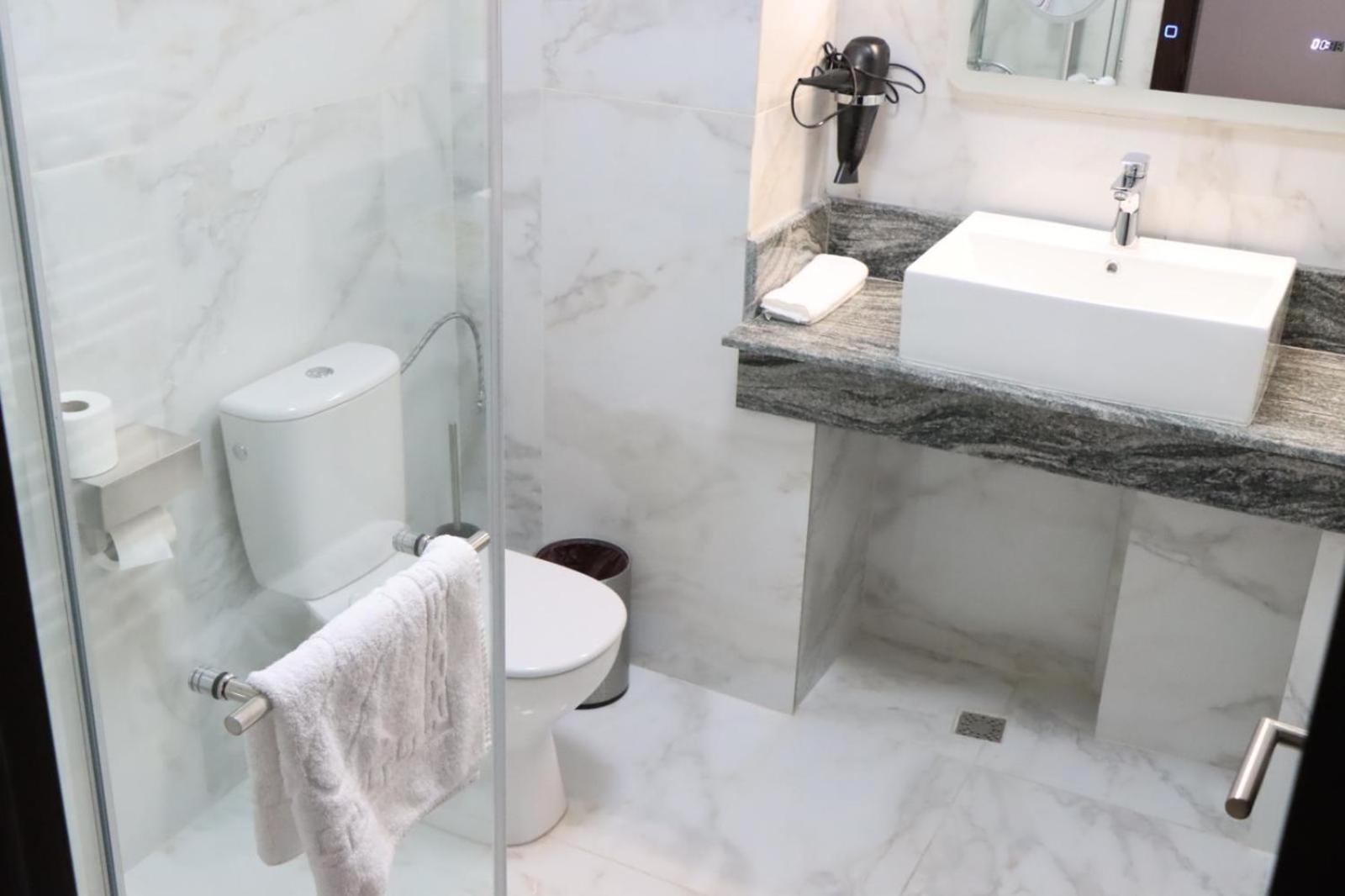 Hotel Restaurant Elite Szörényvár Kültér fotó