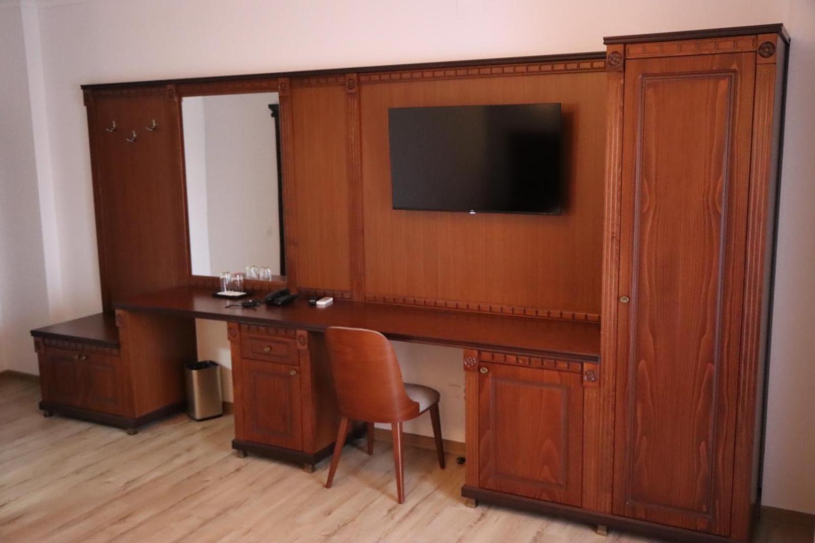 Hotel Restaurant Elite Szörényvár Kültér fotó
