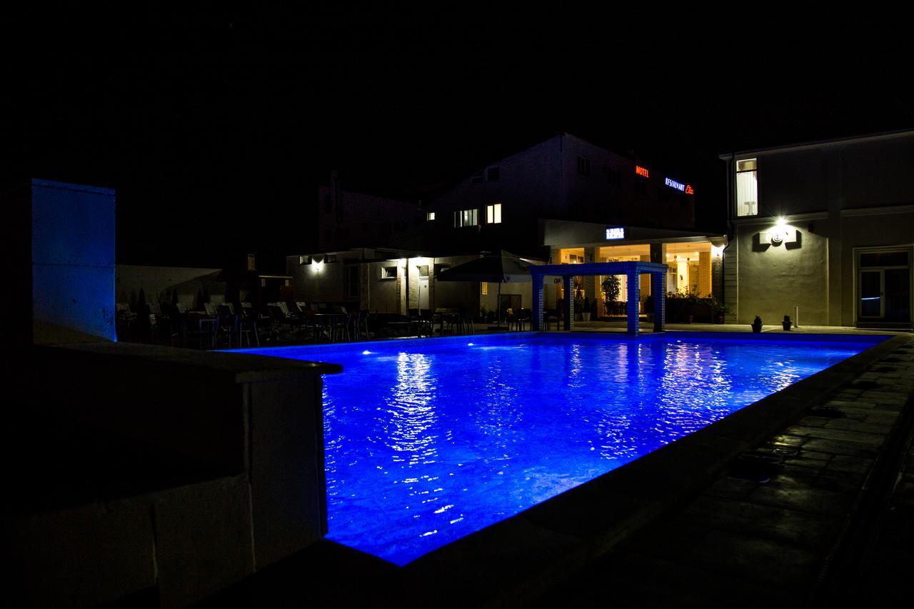 Hotel Restaurant Elite Szörényvár Kültér fotó