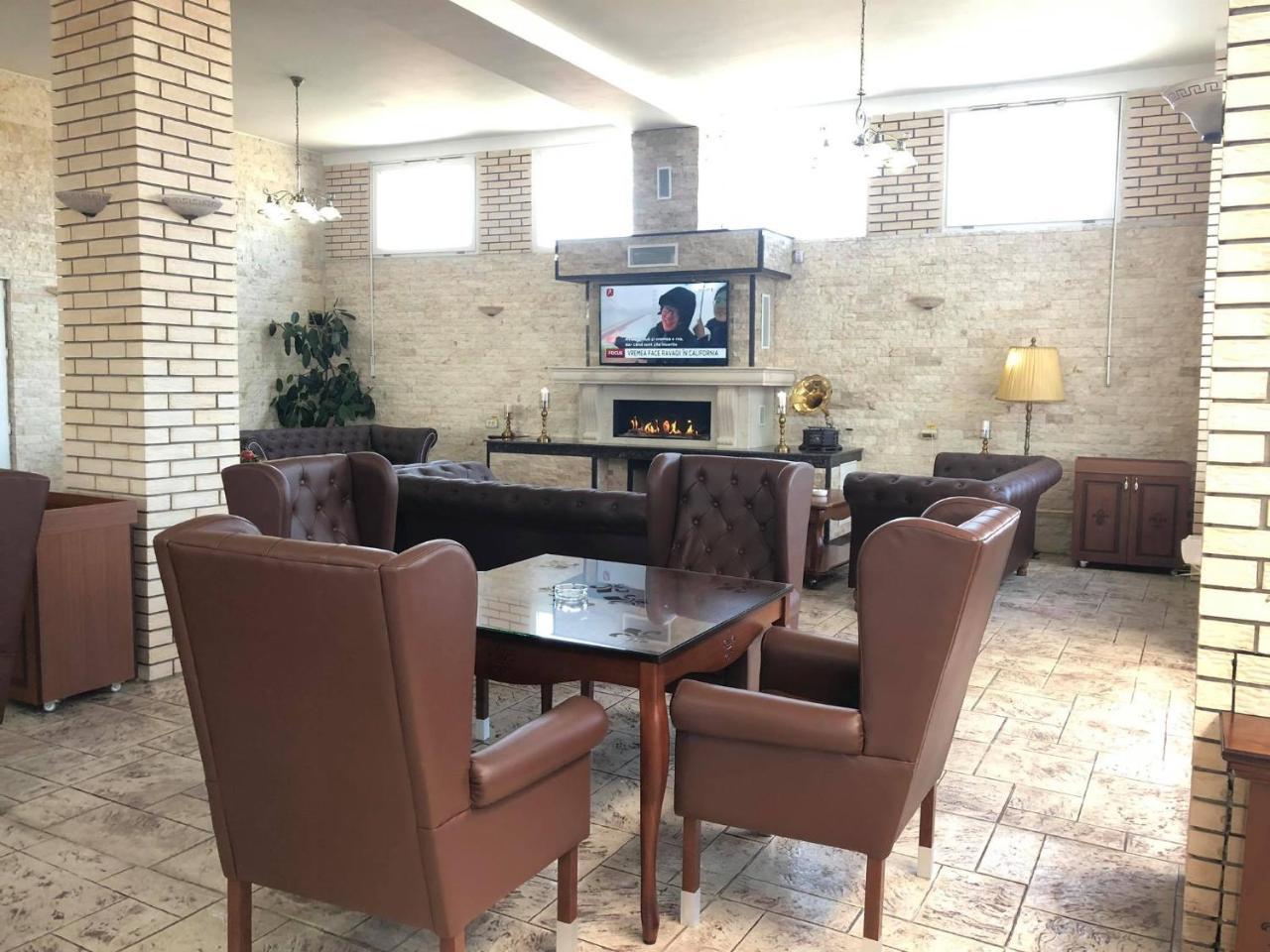 Hotel Restaurant Elite Szörényvár Kültér fotó