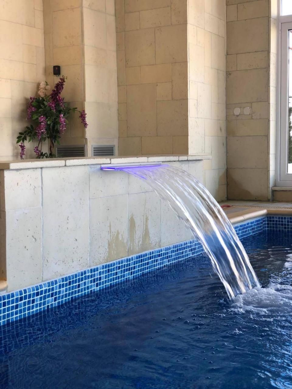 Hotel Restaurant Elite Szörényvár Kültér fotó