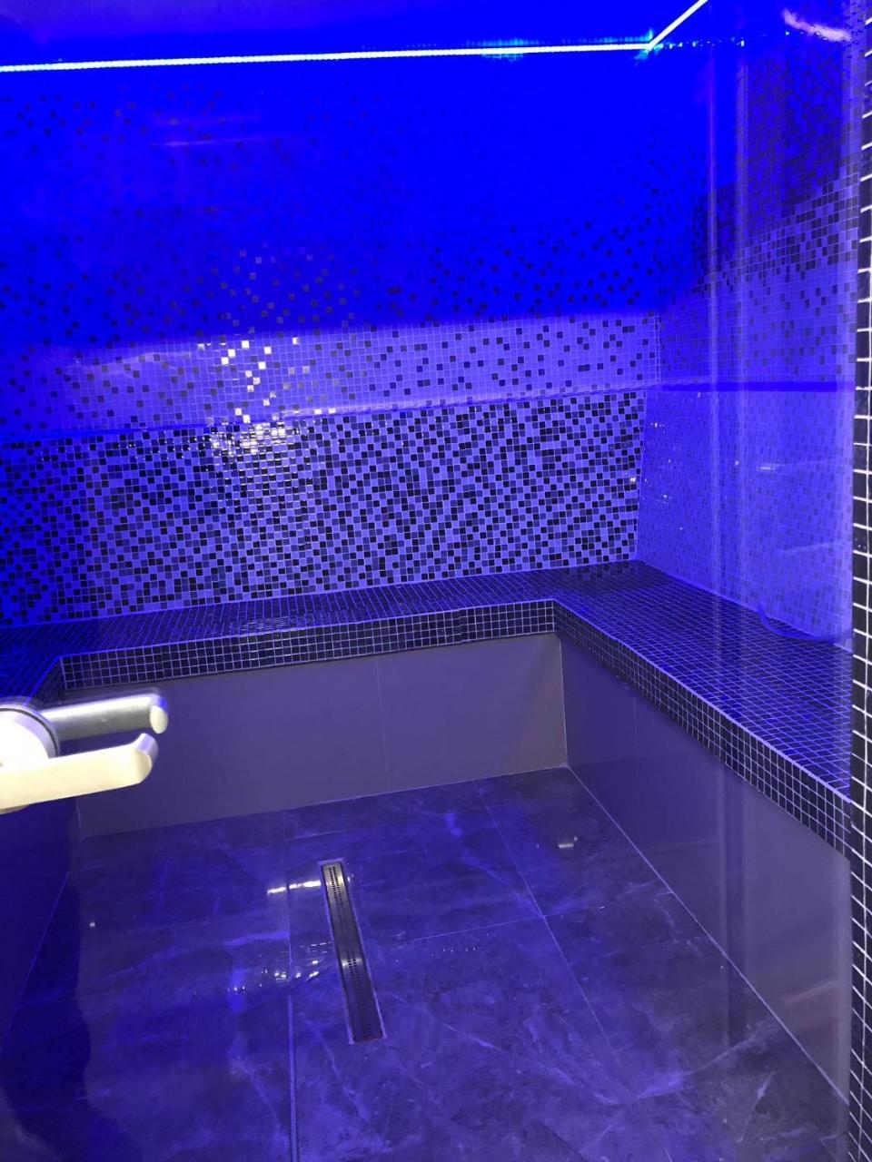 Hotel Restaurant Elite Szörényvár Kültér fotó